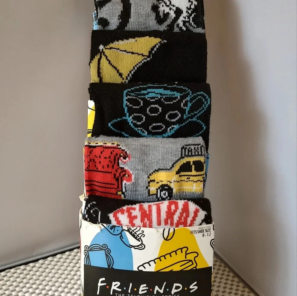 Friends Casual Crew 6 Pairs Socks Fits Shoe Size 8-12 Men's Socks NWT